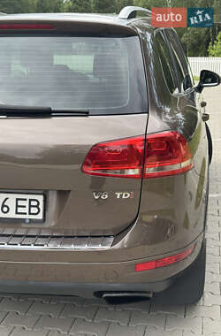 Внедорожник / Кроссовер Volkswagen Touareg 2012 в 
