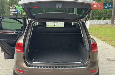 Внедорожник / Кроссовер Volkswagen Touareg 2012 в 