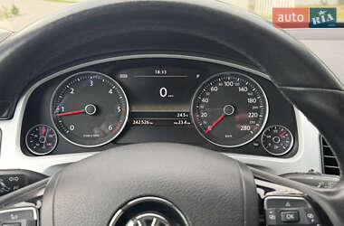 Внедорожник / Кроссовер Volkswagen Touareg 2012 в 