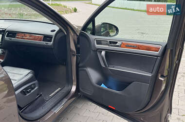 Внедорожник / Кроссовер Volkswagen Touareg 2012 в 