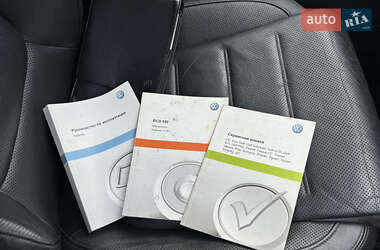 Внедорожник / Кроссовер Volkswagen Touareg 2012 в 