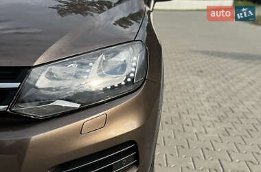 Внедорожник / Кроссовер Volkswagen Touareg 2012 в 