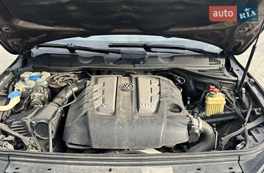 Внедорожник / Кроссовер Volkswagen Touareg 2012 в 