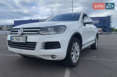 Внедорожник / Кроссовер Volkswagen Touareg 2013 в Ровно