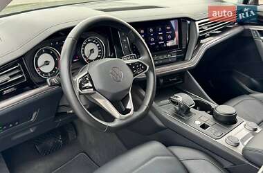 Внедорожник / Кроссовер Volkswagen Touareg 2021 в 