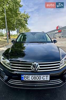 Внедорожник / Кроссовер Volkswagen Touareg 2014 в Николаеве