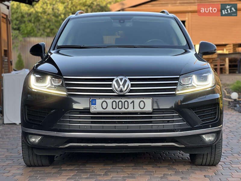 Внедорожник / Кроссовер Volkswagen Touareg 2015 в Кривом Роге