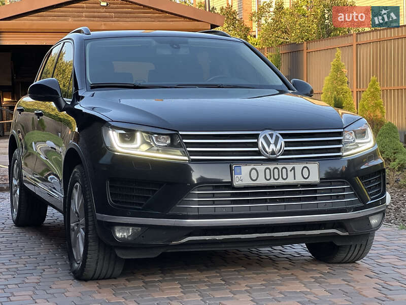 Внедорожник / Кроссовер Volkswagen Touareg 2015 в Кривом Роге