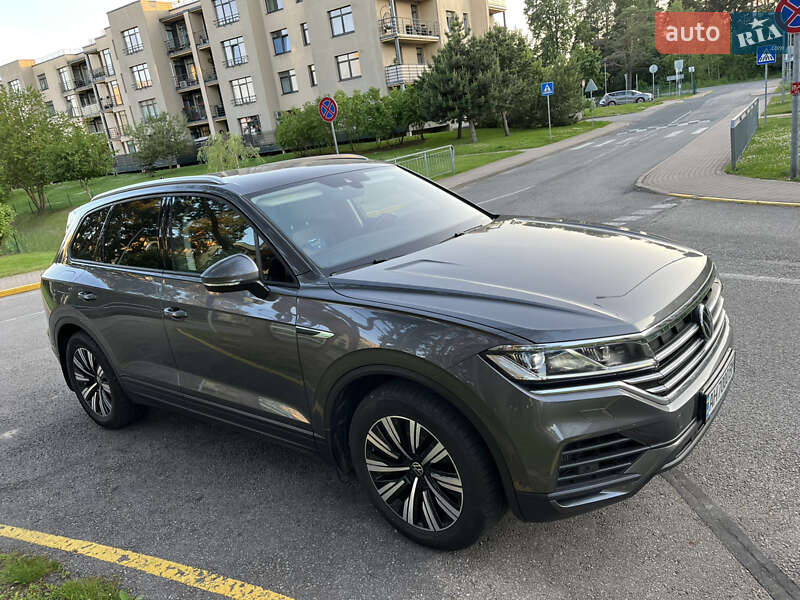 Внедорожник / Кроссовер Volkswagen Touareg 2021 в Киеве