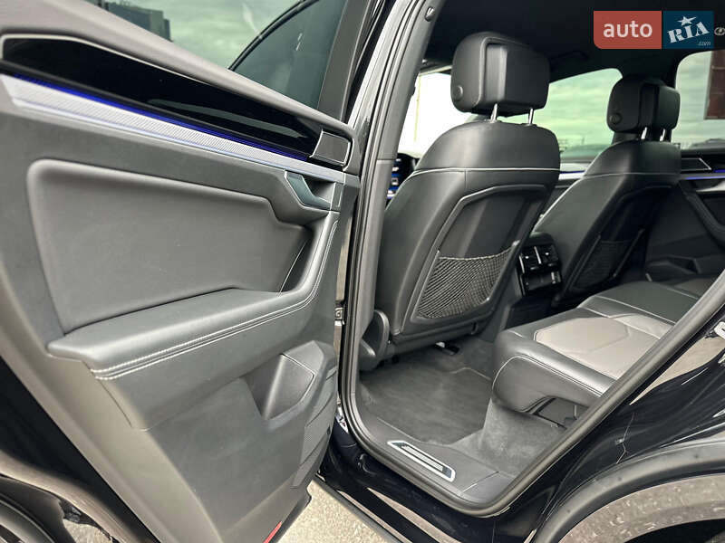 Внедорожник / Кроссовер Volkswagen Touareg 2020 в Киеве