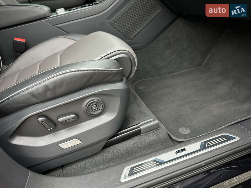 Внедорожник / Кроссовер Volkswagen Touareg 2020 в Киеве