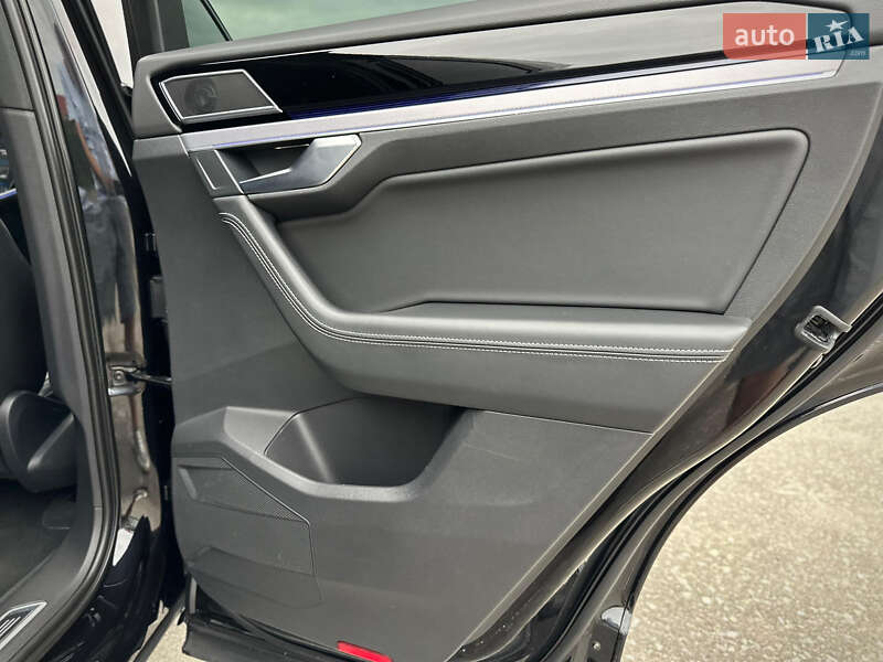 Внедорожник / Кроссовер Volkswagen Touareg 2020 в Киеве