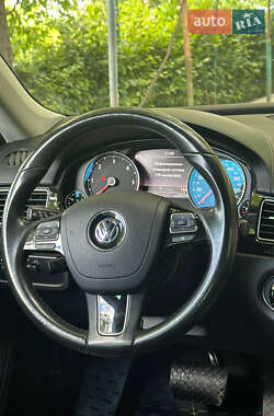 Внедорожник / Кроссовер Volkswagen Touareg 2012 в 