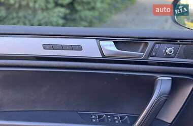 Внедорожник / Кроссовер Volkswagen Touareg 2012 в 