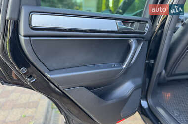 Внедорожник / Кроссовер Volkswagen Touareg 2012 в 