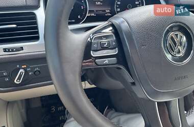 Позашляховик / Кросовер Volkswagen Touareg 2015 в 