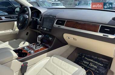 Позашляховик / Кросовер Volkswagen Touareg 2015 в 