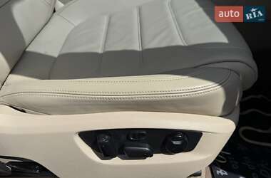 Позашляховик / Кросовер Volkswagen Touareg 2015 в 