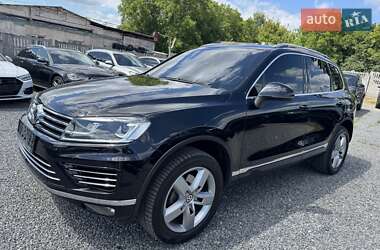Позашляховик / Кросовер Volkswagen Touareg 2015 в 