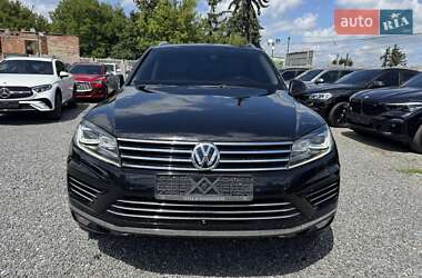 Позашляховик / Кросовер Volkswagen Touareg 2015 в 