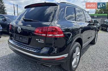 Позашляховик / Кросовер Volkswagen Touareg 2015 в 