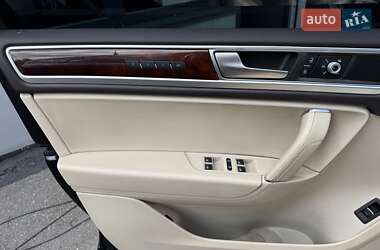 Позашляховик / Кросовер Volkswagen Touareg 2015 в 