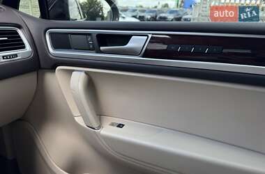 Позашляховик / Кросовер Volkswagen Touareg 2015 в 