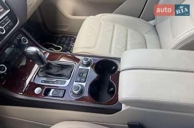 Позашляховик / Кросовер Volkswagen Touareg 2015 в 