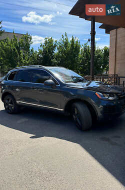 Позашляховик / Кросовер Volkswagen Touareg 2012 в Смілі