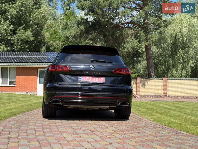 Позашляховик / Кросовер Volkswagen Touareg 2020 в Києві