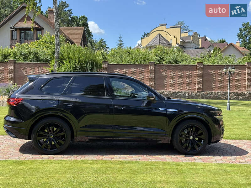 Позашляховик / Кросовер Volkswagen Touareg 2020 в Києві