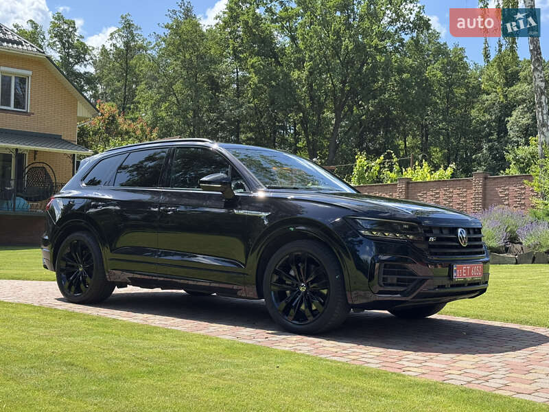 Позашляховик / Кросовер Volkswagen Touareg 2020 в Києві