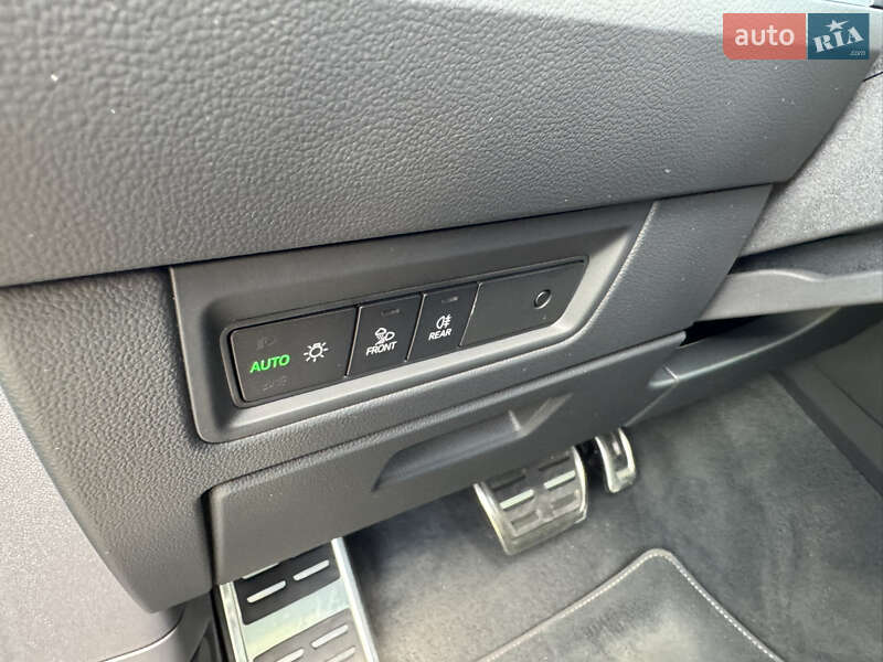 Позашляховик / Кросовер Volkswagen Touareg 2020 в Києві