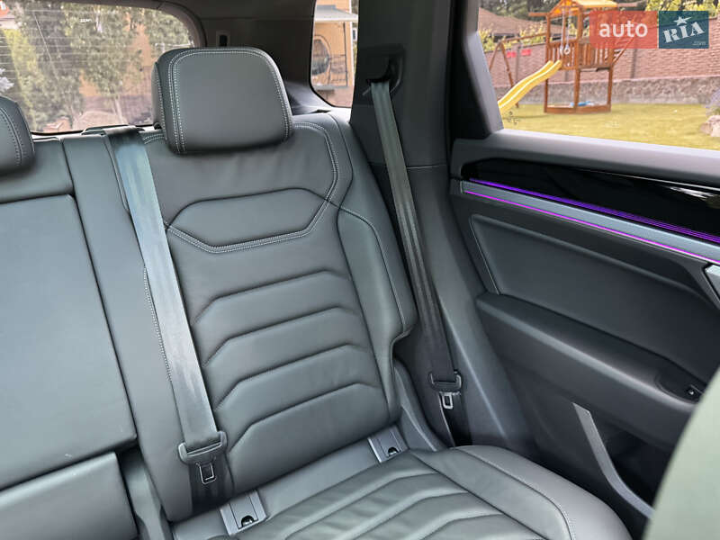 Позашляховик / Кросовер Volkswagen Touareg 2020 в Києві