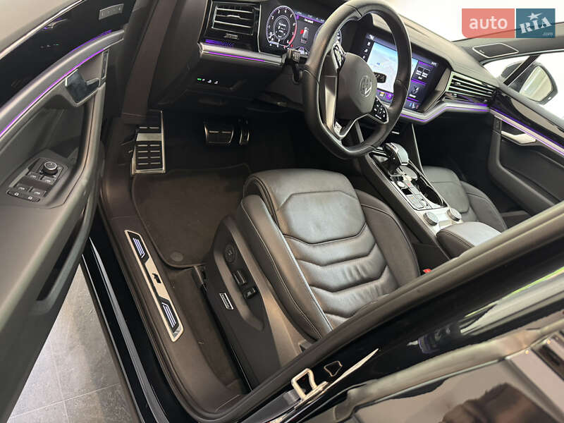 Позашляховик / Кросовер Volkswagen Touareg 2020 в Києві