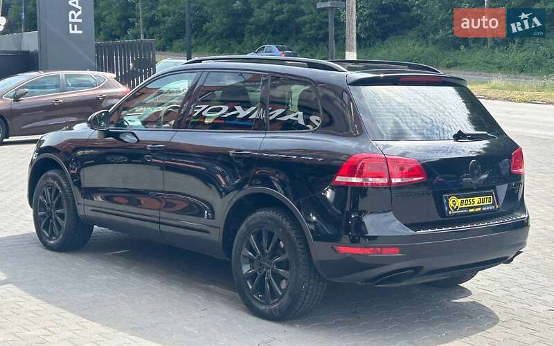 Внедорожник / Кроссовер Volkswagen Touareg 2014 в Черновцах