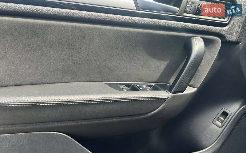 Внедорожник / Кроссовер Volkswagen Touareg 2014 в Черновцах