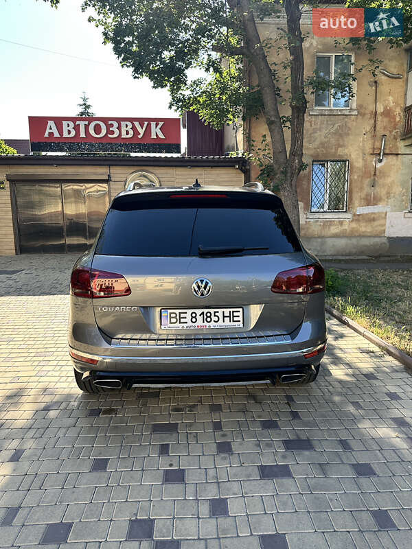 Позашляховик / Кросовер Volkswagen Touareg 2015 в Миколаєві