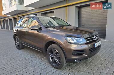 Позашляховик / Кросовер Volkswagen Touareg 2011 в Хмельницькому