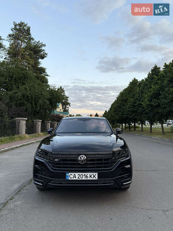 Позашляховик / Кросовер Volkswagen Touareg 2019 в Умані
