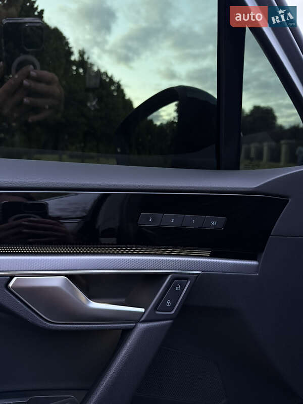 Позашляховик / Кросовер Volkswagen Touareg 2019 в Умані