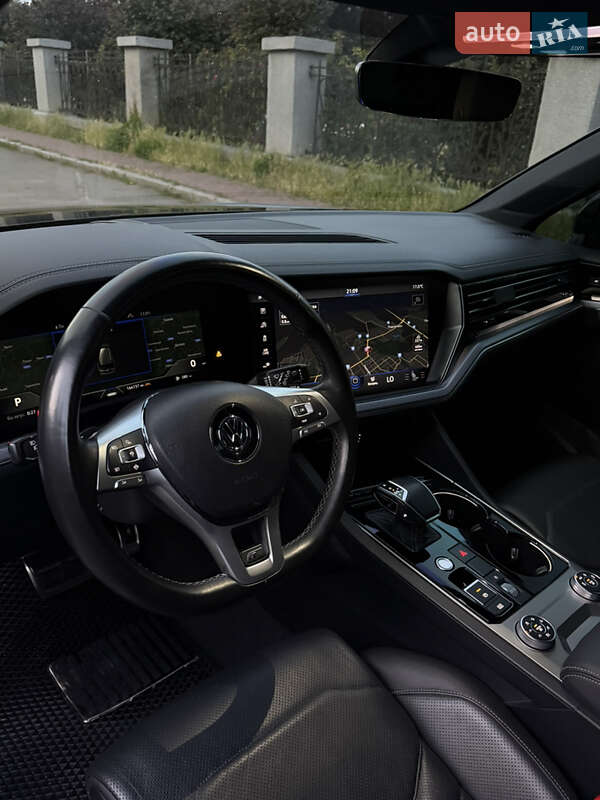 Позашляховик / Кросовер Volkswagen Touareg 2019 в Умані