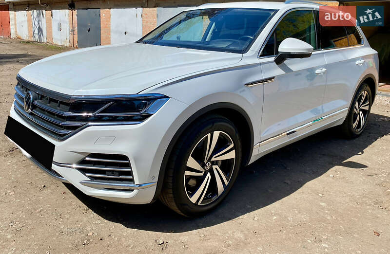 Внедорожник / Кроссовер Volkswagen Touareg 2020 в Киеве