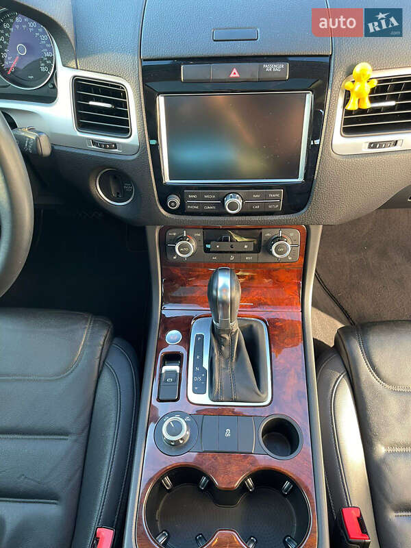 Внедорожник / Кроссовер Volkswagen Touareg 2014 в Киеве