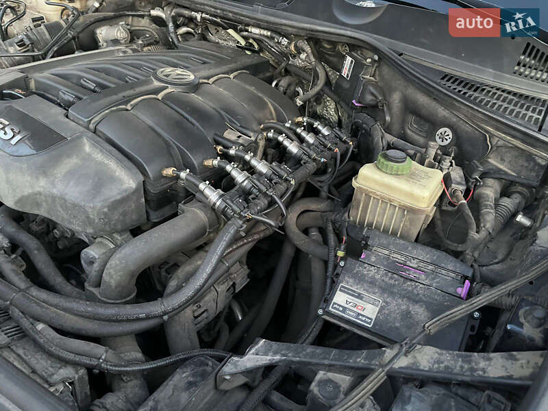 Внедорожник / Кроссовер Volkswagen Touareg 2014 в Киеве