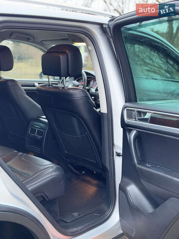 Внедорожник / Кроссовер Volkswagen Touareg 2010 в Луцке