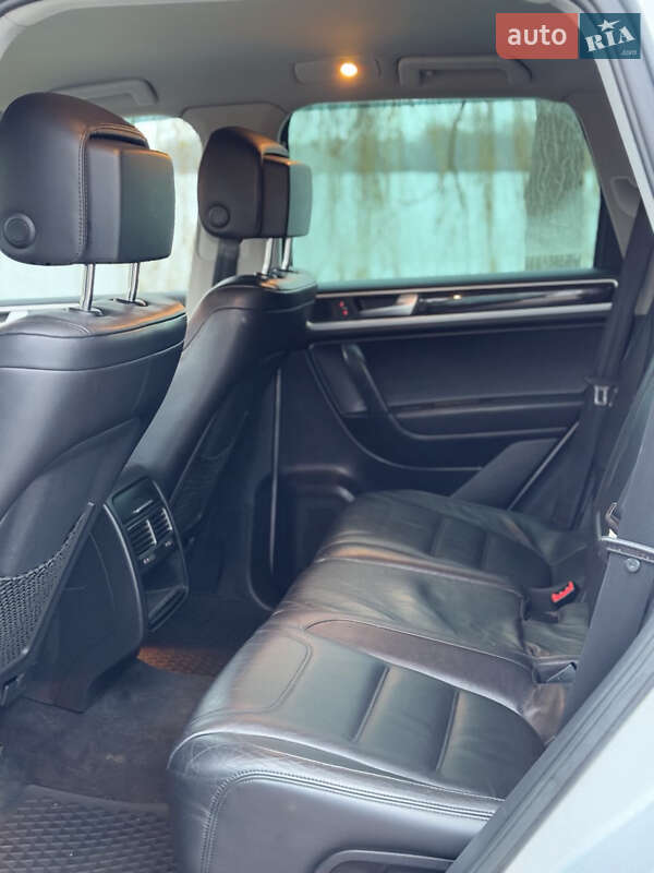 Внедорожник / Кроссовер Volkswagen Touareg 2010 в Луцке