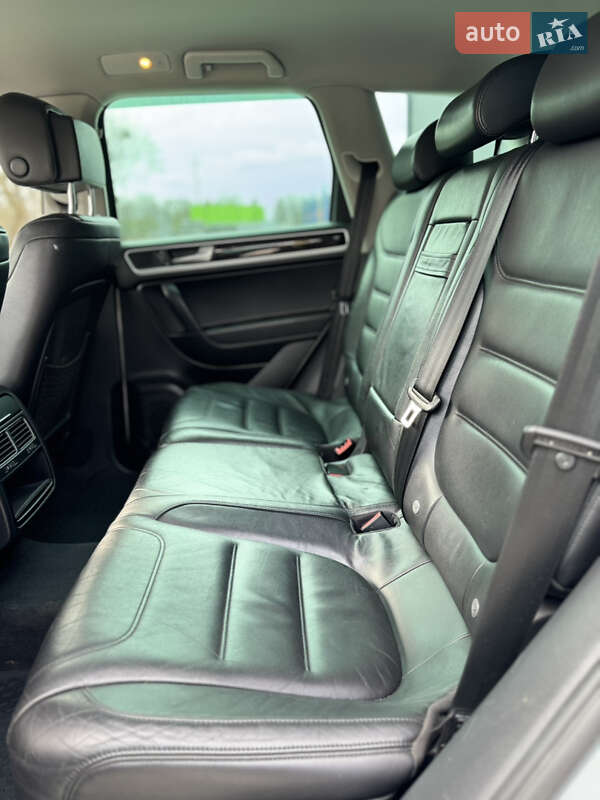 Внедорожник / Кроссовер Volkswagen Touareg 2010 в Луцке