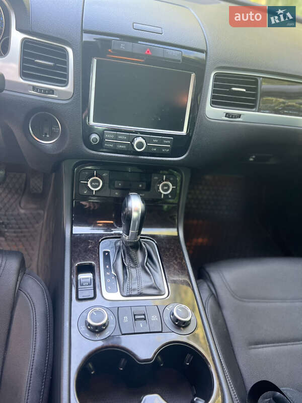 Внедорожник / Кроссовер Volkswagen Touareg 2010 в Луцке