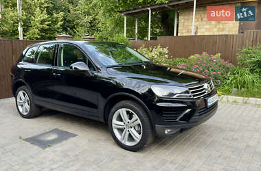 Внедорожник / Кроссовер Volkswagen Touareg 2015 в Киеве